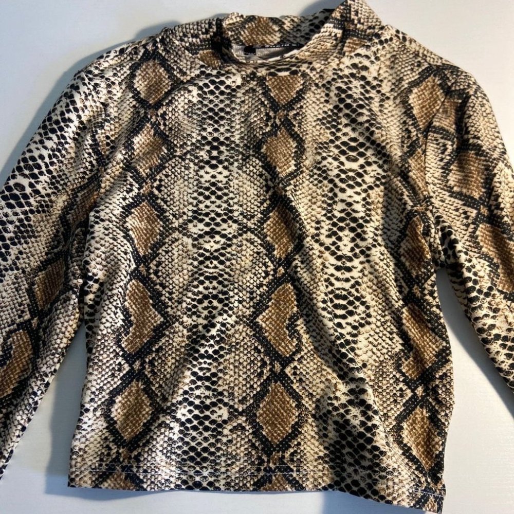 Long Sleeve Snakeskin Crop Top